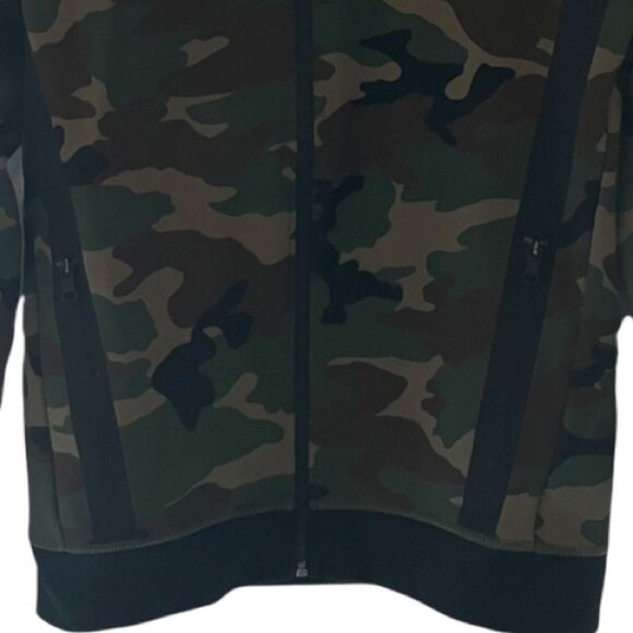 American Eagle Flex Camo Hooded Jacket - Picture 6 of 10